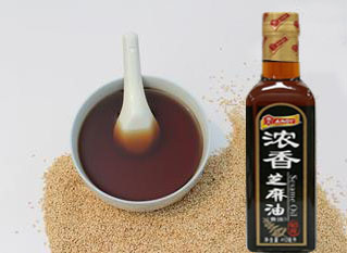 跟隨時(shí)代發(fā)展，不做落伍的芝麻油灌裝機(jī)