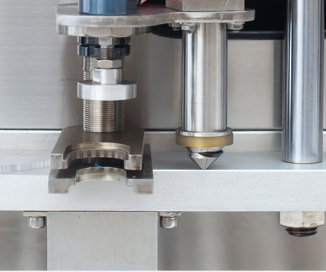 流量計(jì)泵送軟包裝食用油灌裝機(jī)細(xì)節(jié)圖: