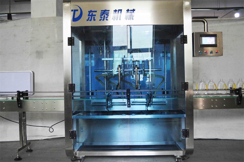 內(nèi)在與外在并存的四頭食用油灌裝機(jī)你確定不了解一下嗎？
