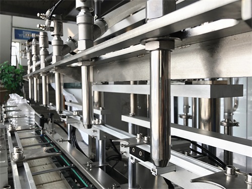 新版食用油灌裝機(jī)顏值品質(zhì)兩不誤！